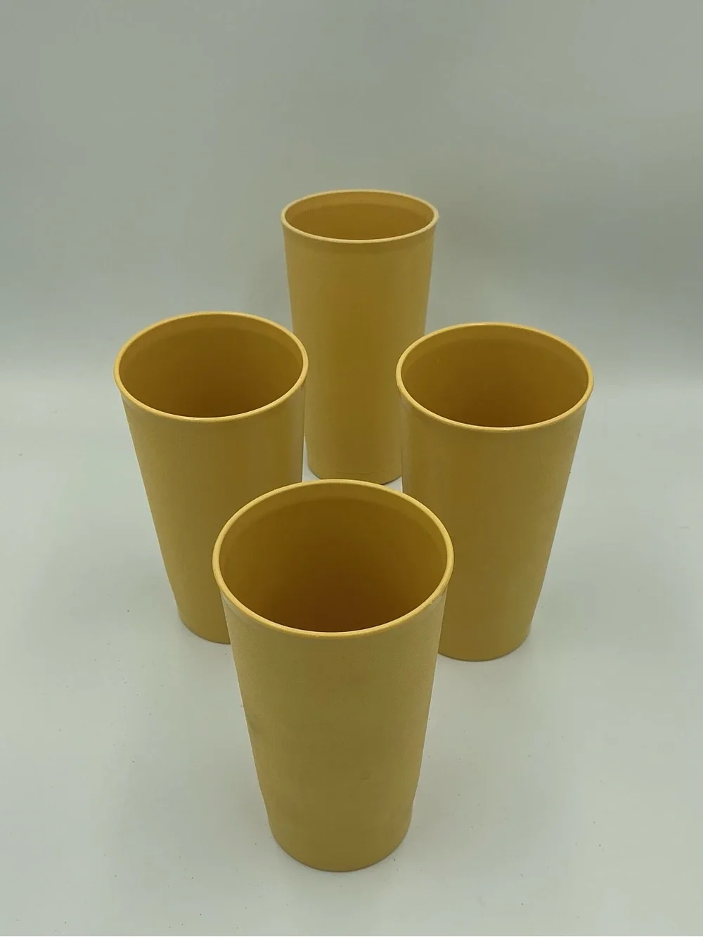 VINTAGE Tupperware Tumblers Cups #873-38 12oz Set Of 4 Harvest Yellow Stackable